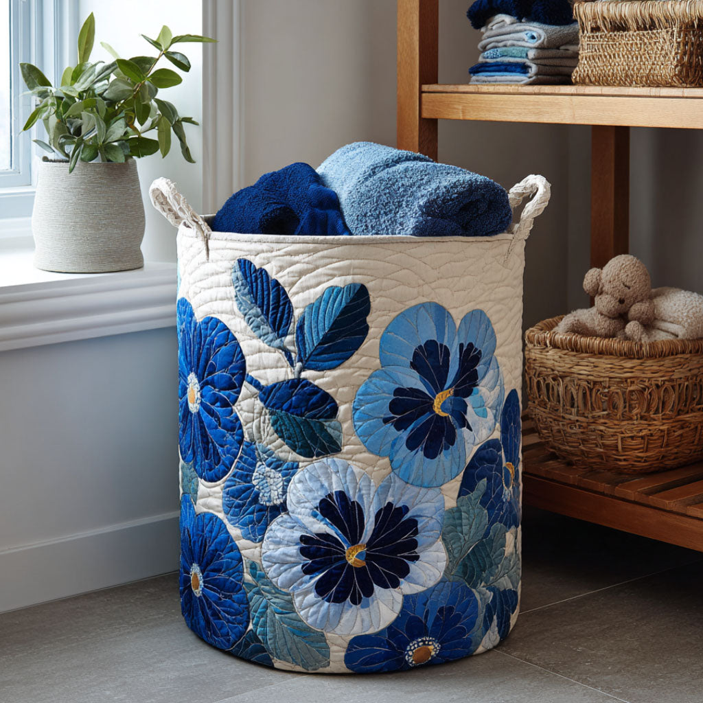 Gewatteerde wasmand – Blauwe bloemen op wit