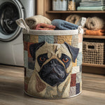 Gewatteerde wasmand – Mopshond in close-up