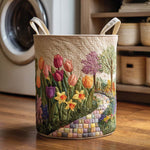 Gewatteerde wasmand – Tulpen langs het tuinpad