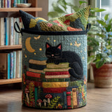 Gewatteerde wasmand – Zwarte kat op boeken bij maanlicht